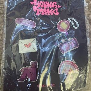 Young Miko Pin Set - Multicolor